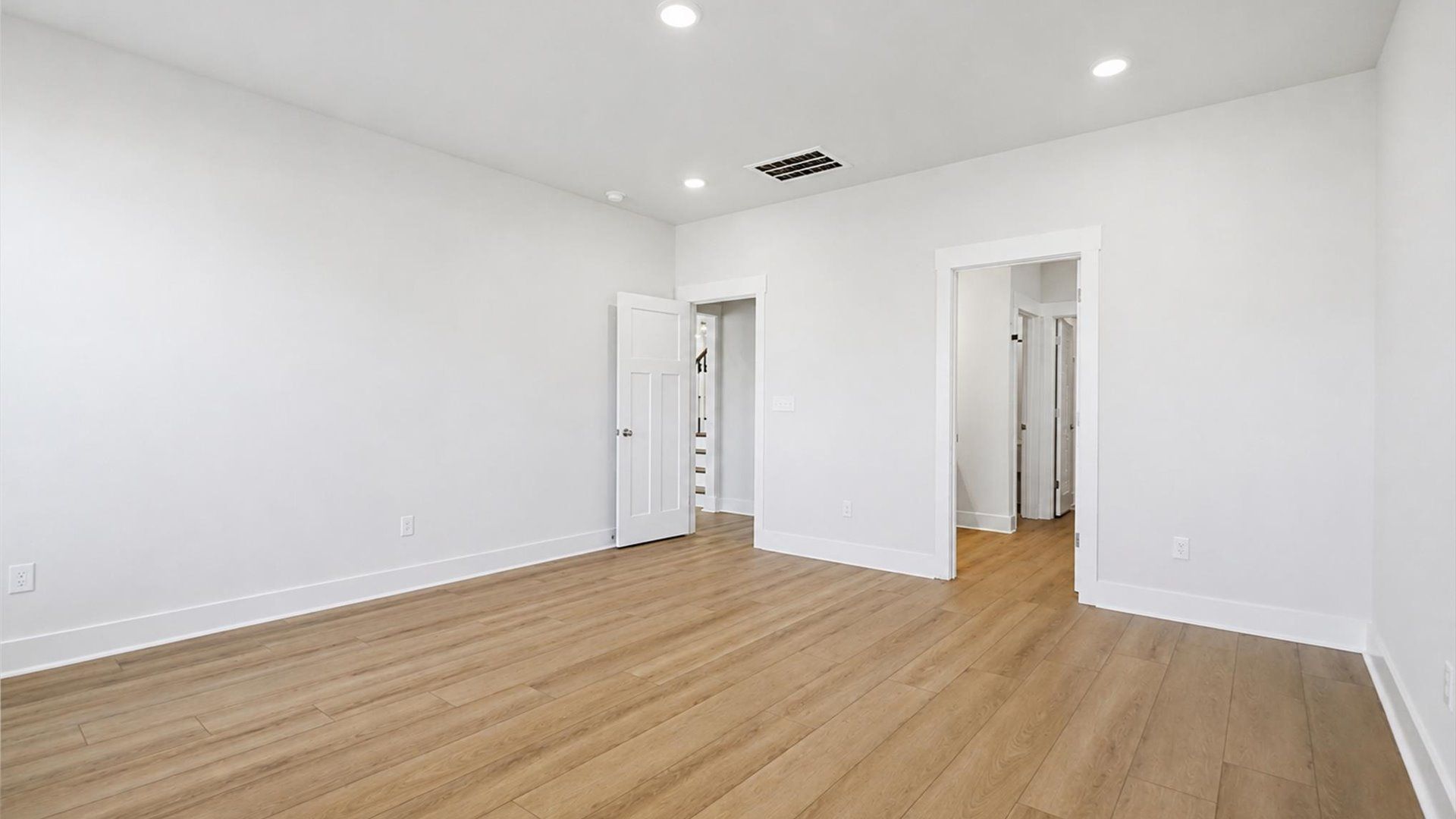 Desirable primary suite layout with spacious en suite bath in a proven, established community