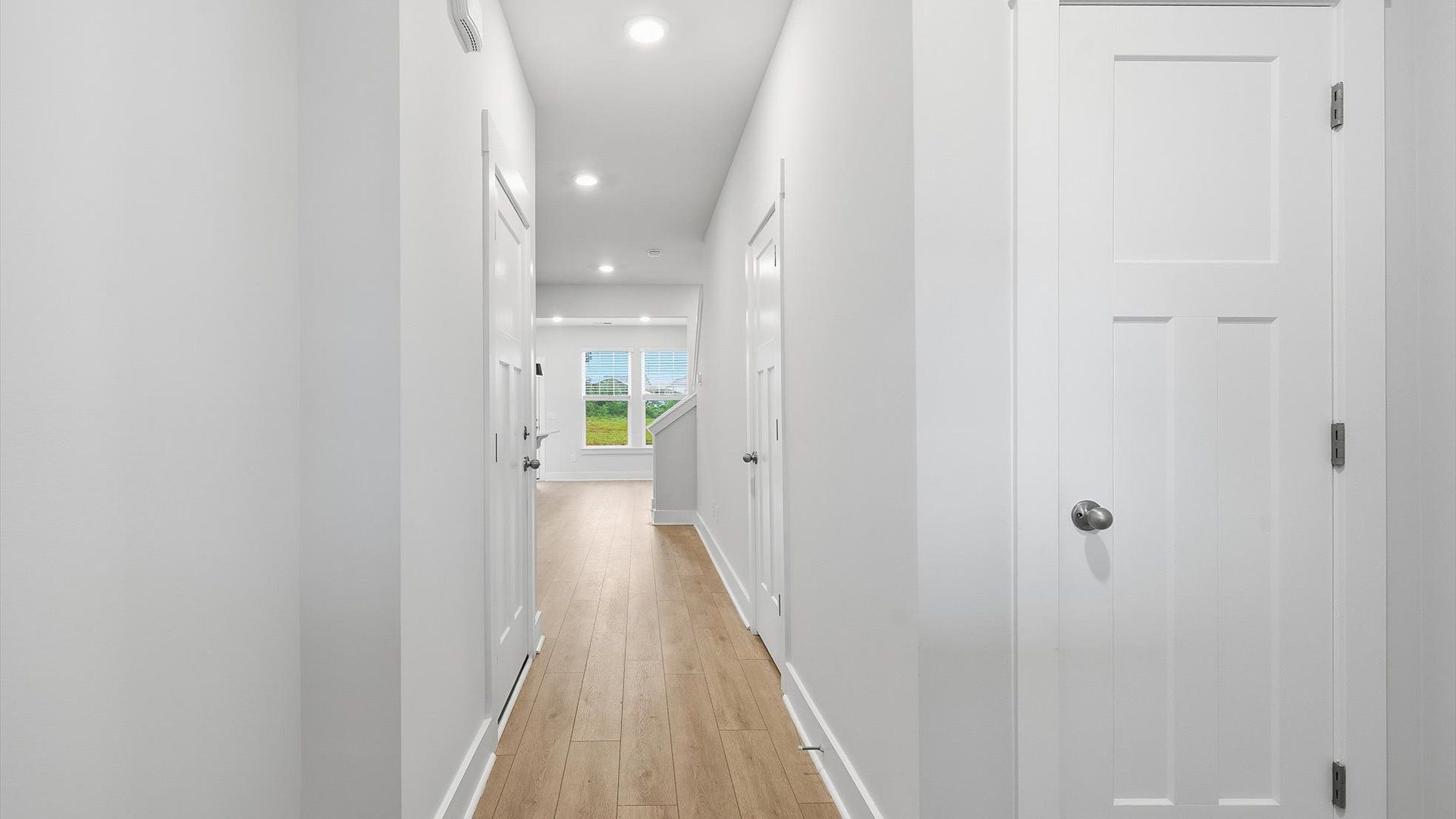 Stylish foyer with hardwood flooring and tasteful architectural detail in a superior layout at Aspen Ridge