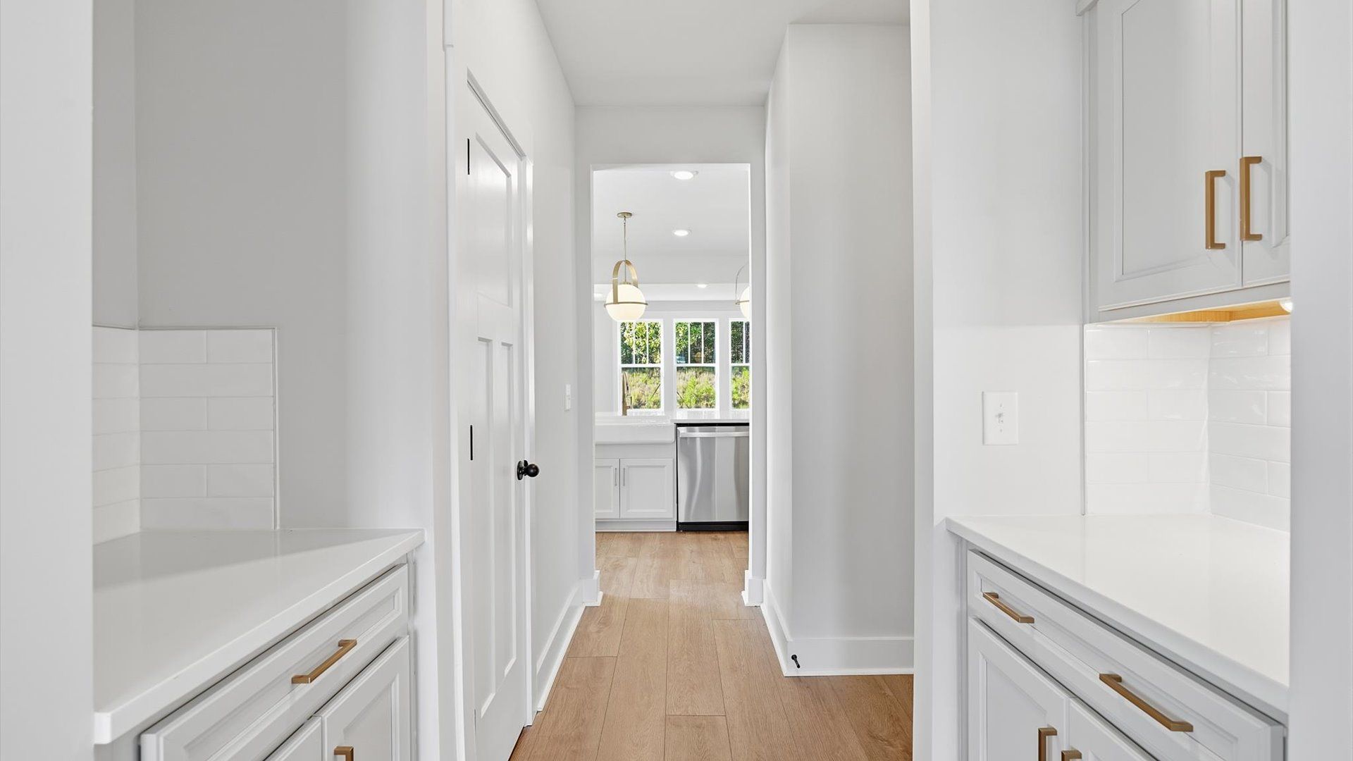 Entertain with ease thanks to this thoughtfully designed butler's pantry