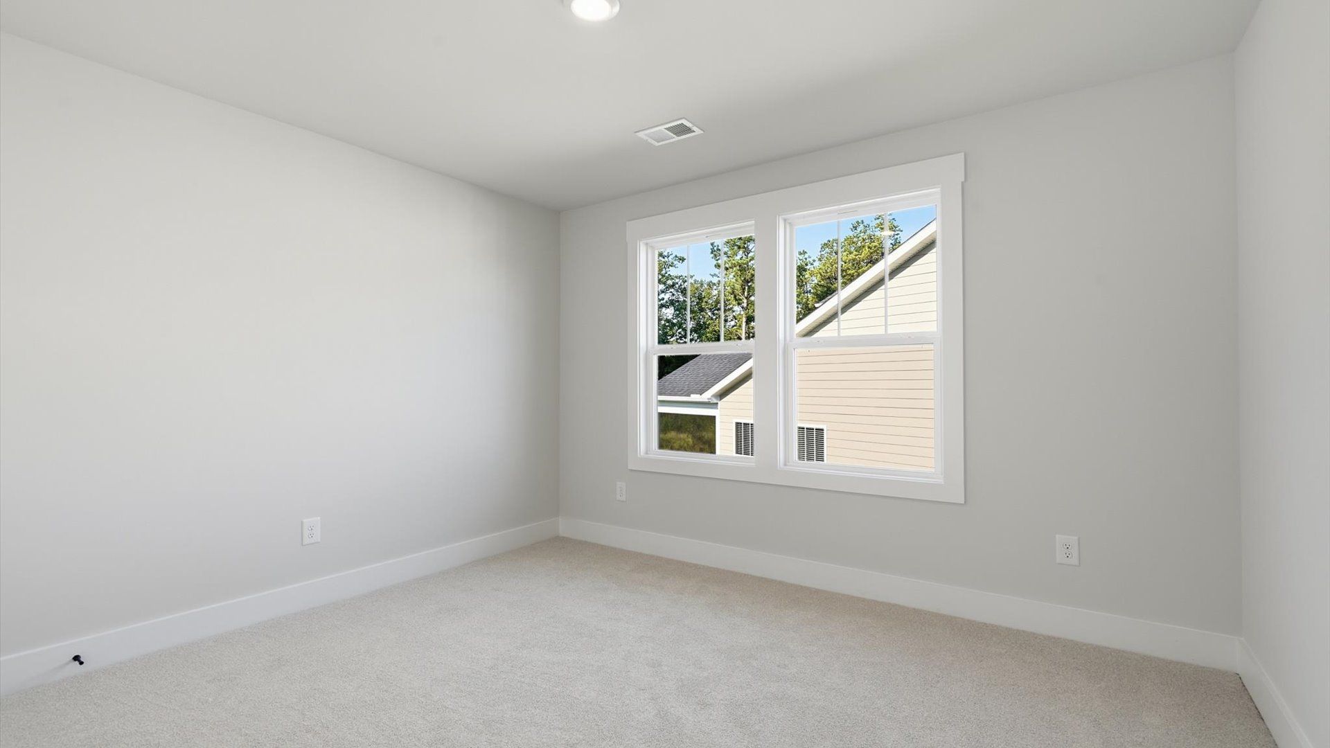 First-class bedroom with generous proportions, a walk-in closet, and beautiful natural light through large windows