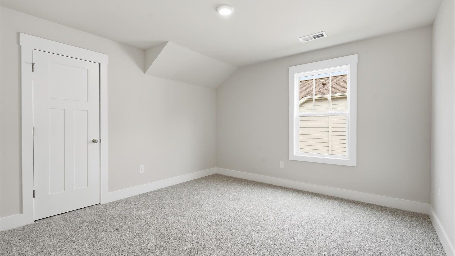 Notable bedroom offering soft carpet, a walk-in closet, and expansive windows
