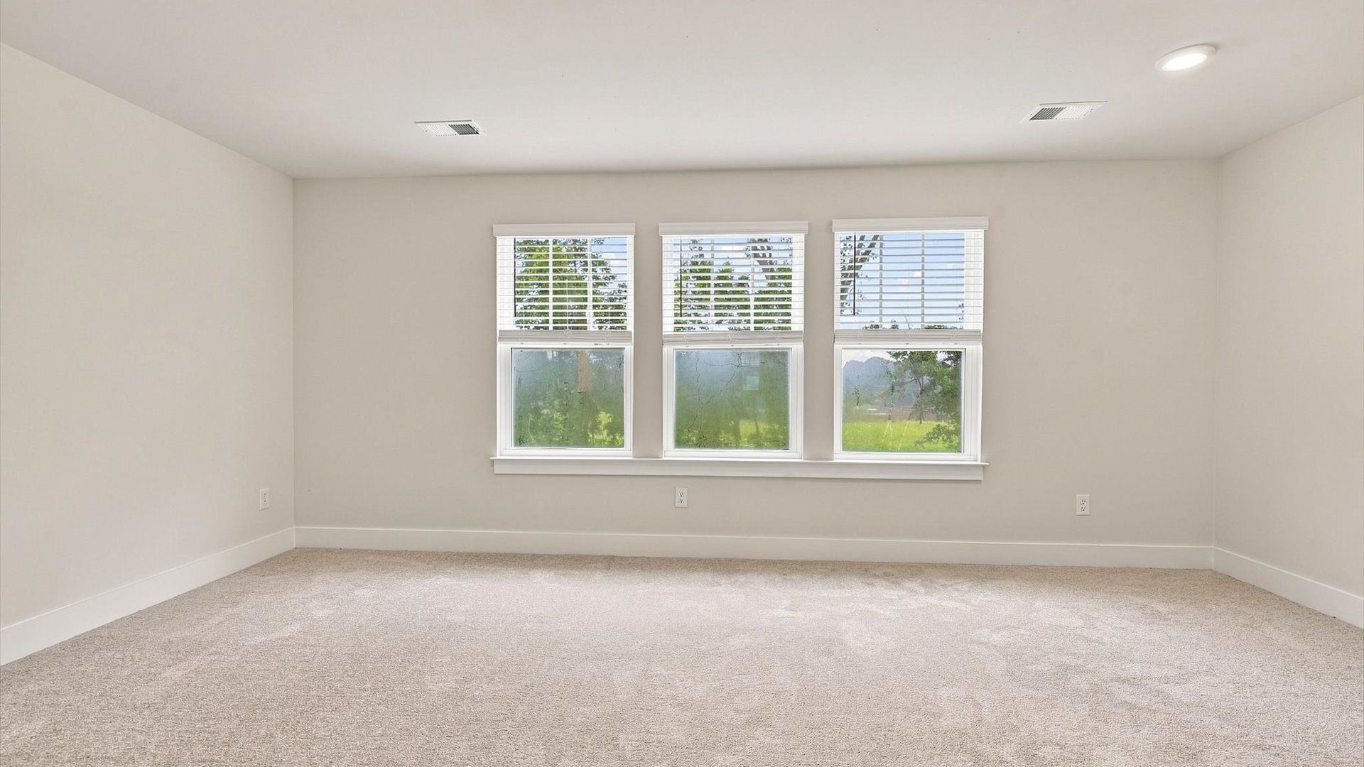 Desirable primary suite layout with spacious en suite bath in a proven, established community