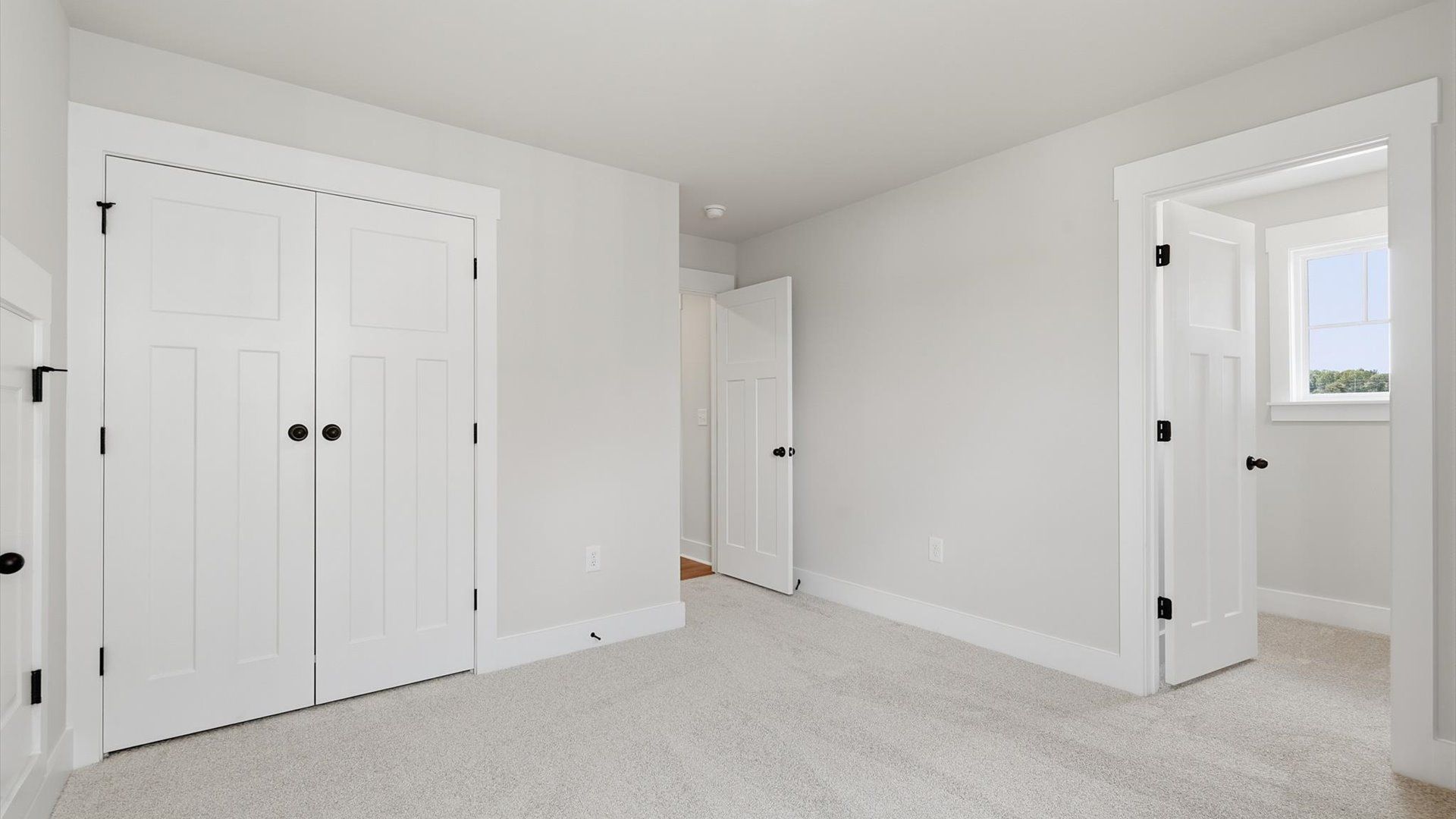 Memorable space offering plush carpet underfoot and a thoughtfully planned walk-in closet in Woodruff, SC