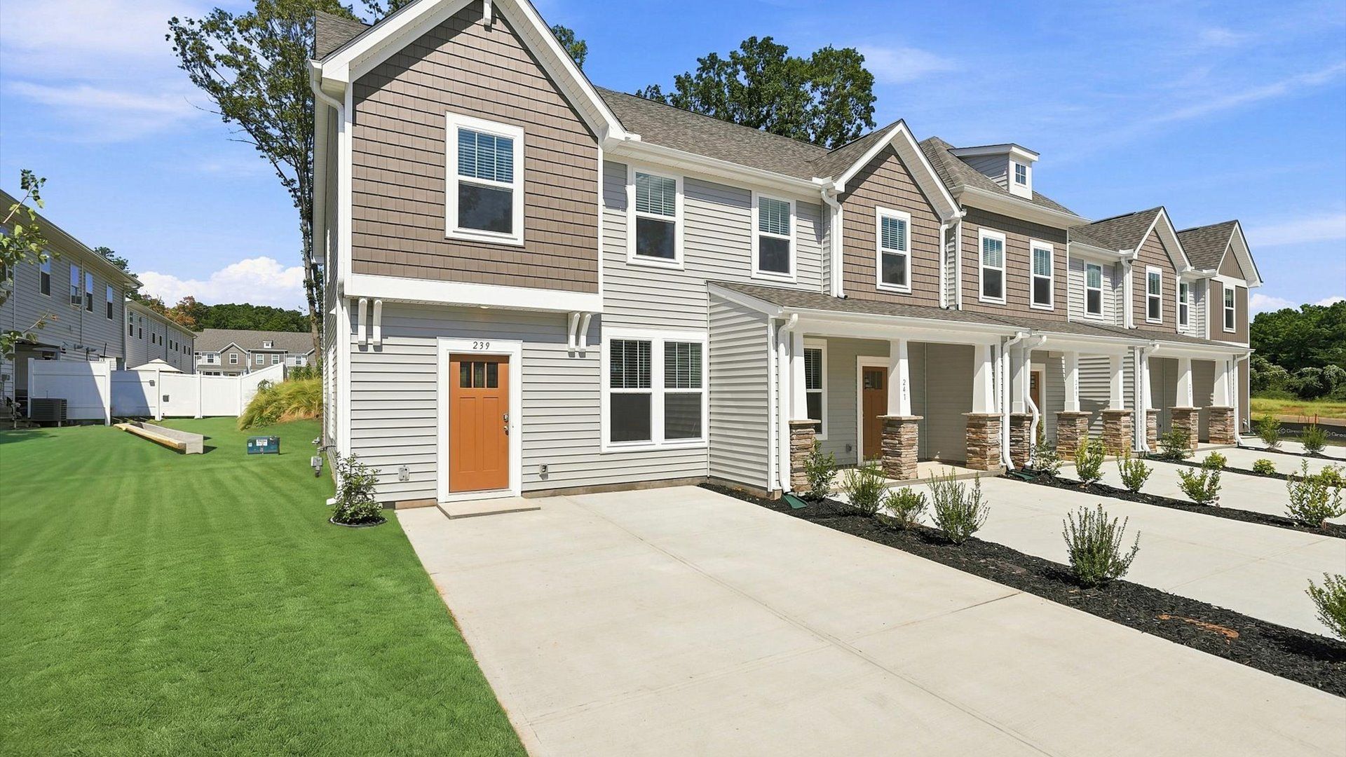 Exclusive end-unit villa in Clarke Townes with elegant design and high standards