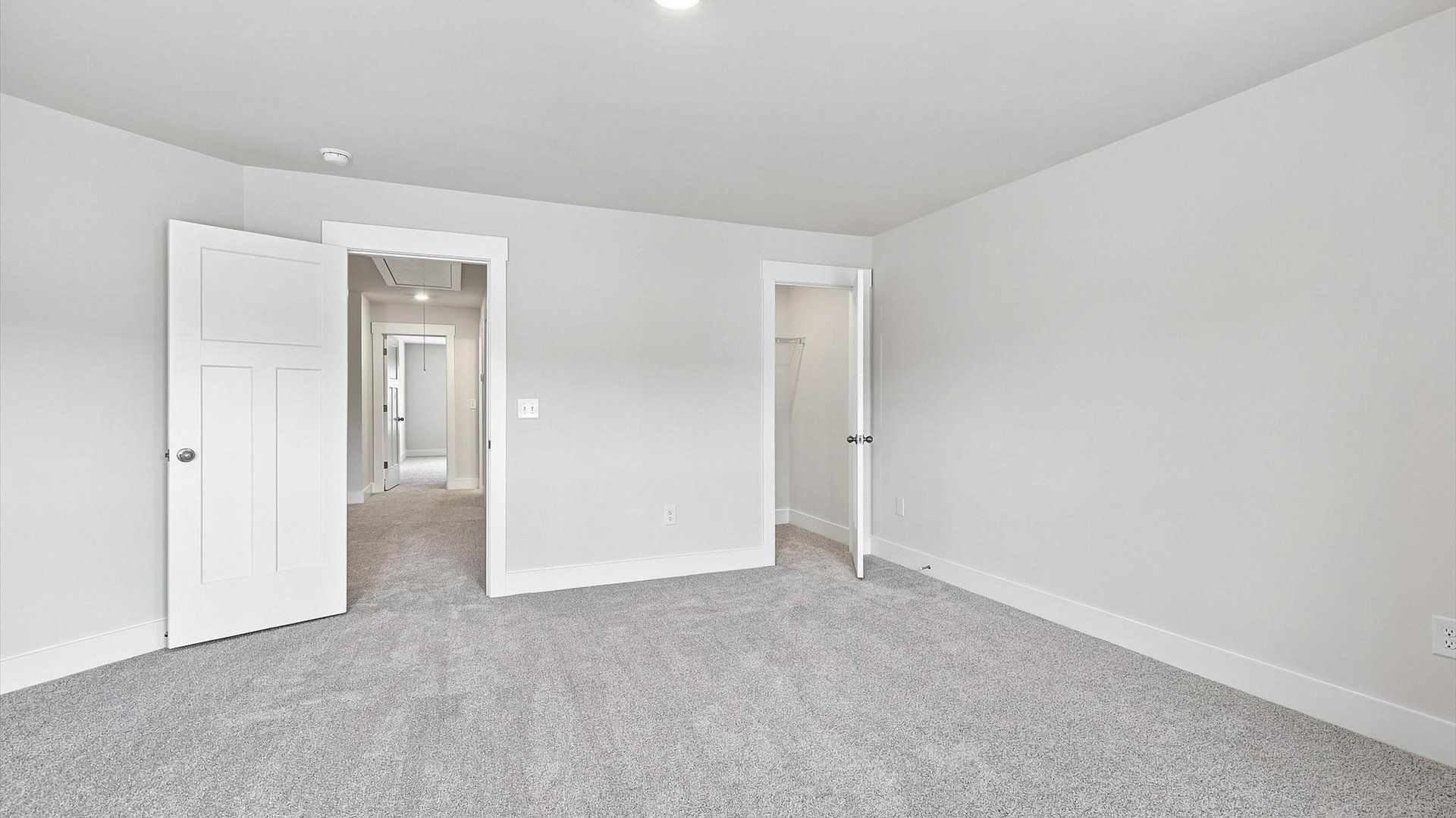Memorable space offering plush carpet underfoot and a thoughtfully planned walk-in closet near Lake Hartwell