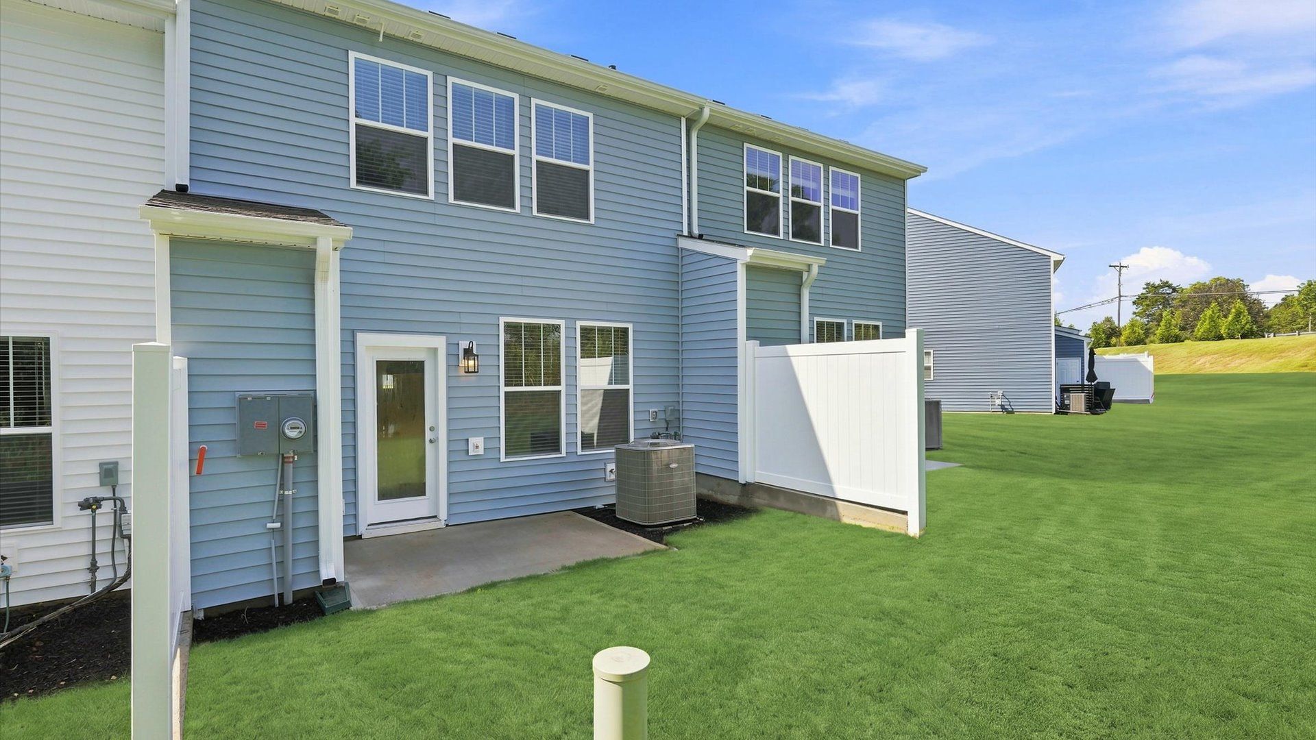 Established charm meets functional outdoor living with a spacious backyard near Lake Hartwell