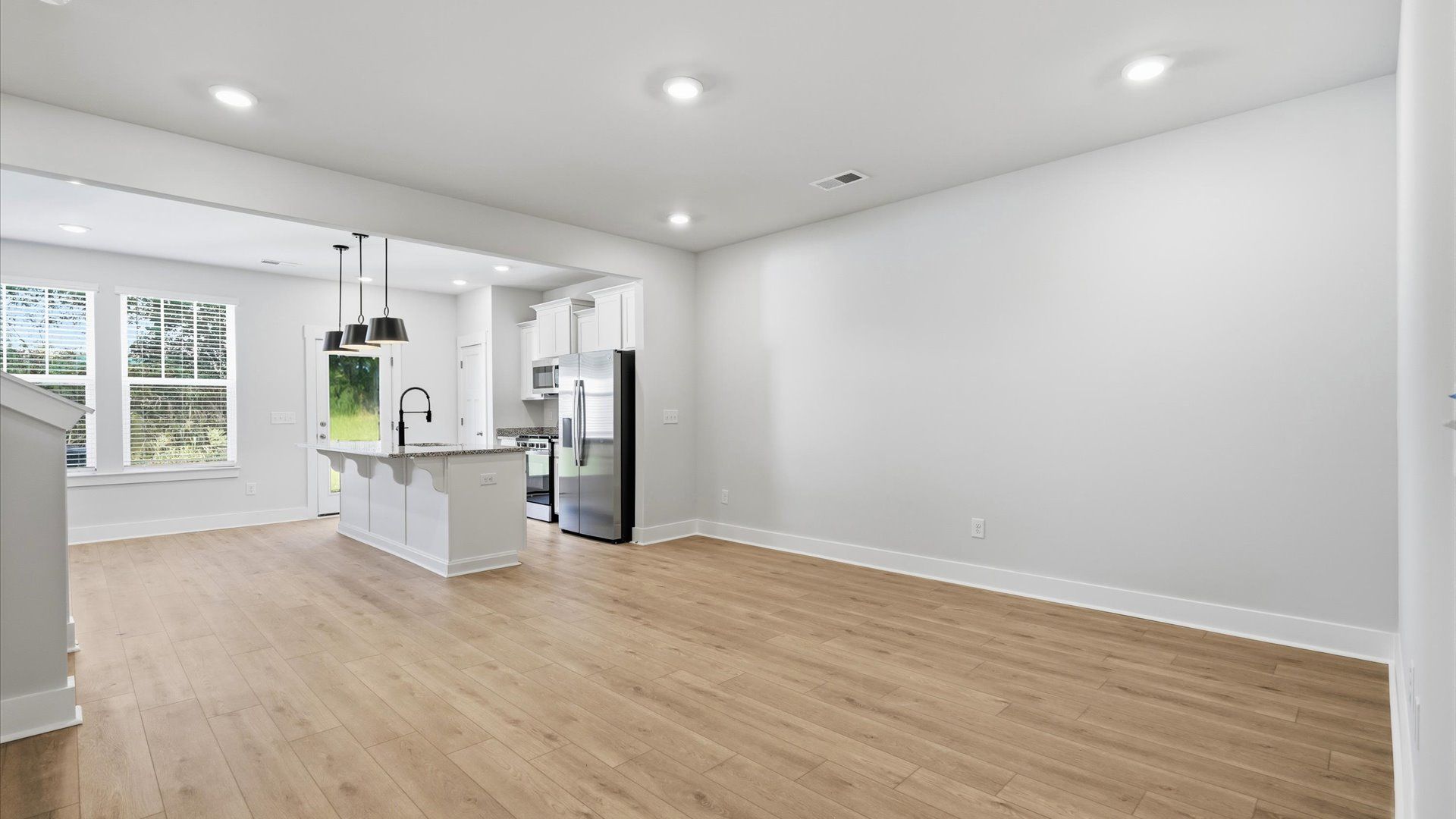 Exceptional family space with hardwood floors and seamless flow to dining and kitchen areas near Lake Hartwell