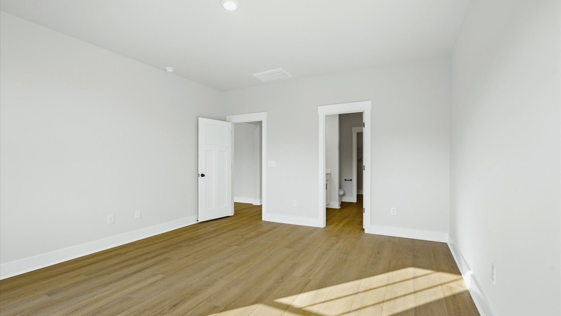 Desirable primary suite layout with spacious en suite bath in a proven, established community