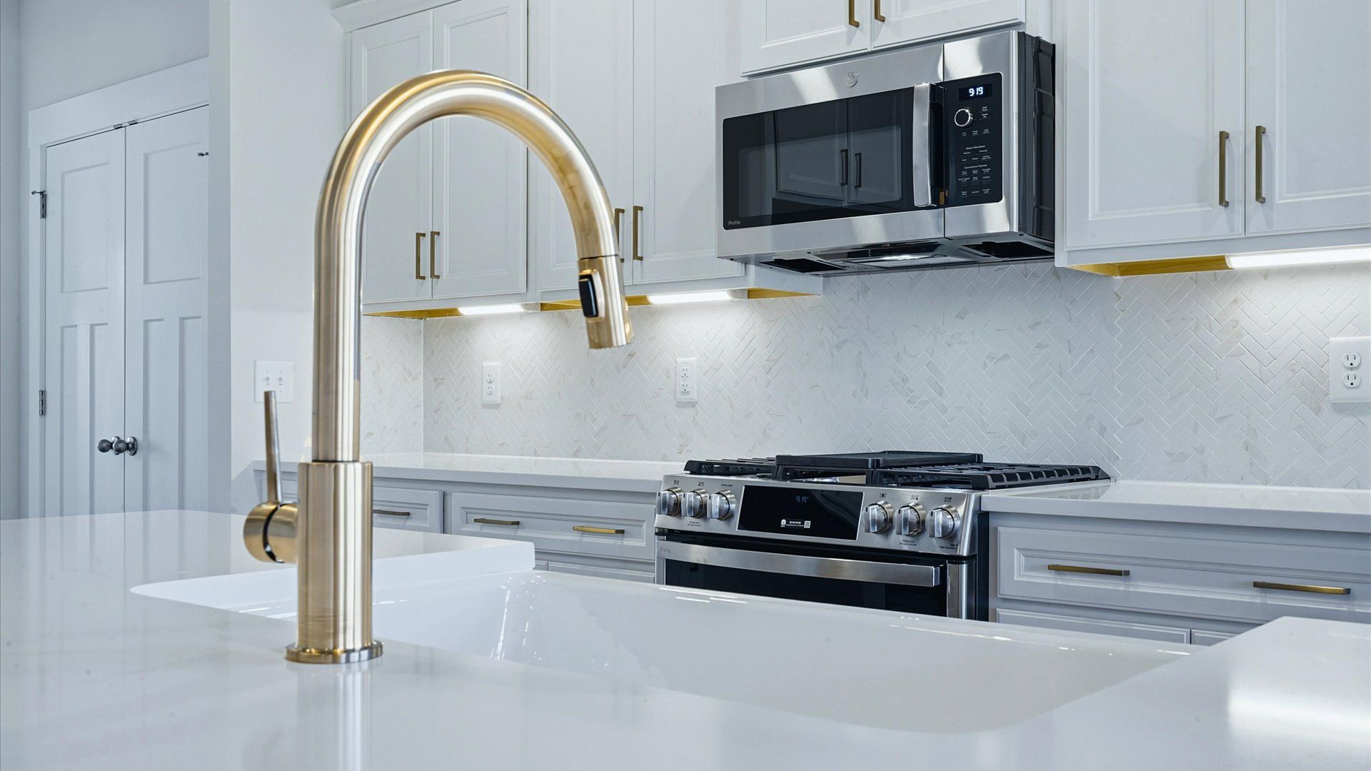 Well-designed kitchen with a center island and tasteful finishes that elevate everyday living at Mulberry Estates