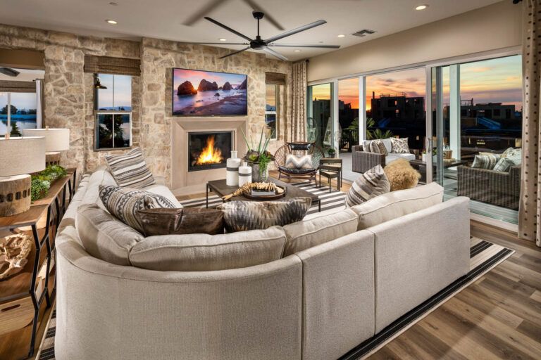 Liv Rm w/ fireplace