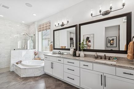 The Pinto - Owner's Bath