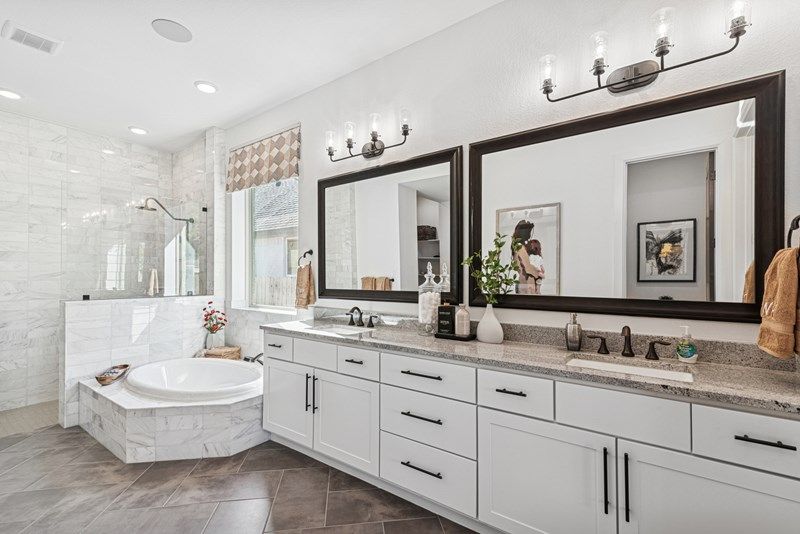 The Pinto - Owner's Bath