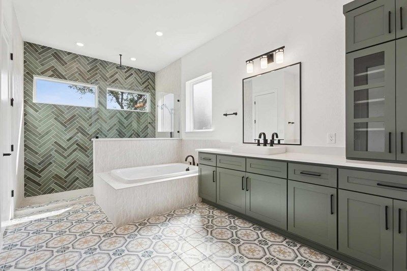 The Buccaneer - Owner's Bath