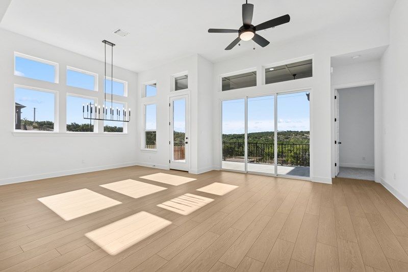 The Violet - Family Room