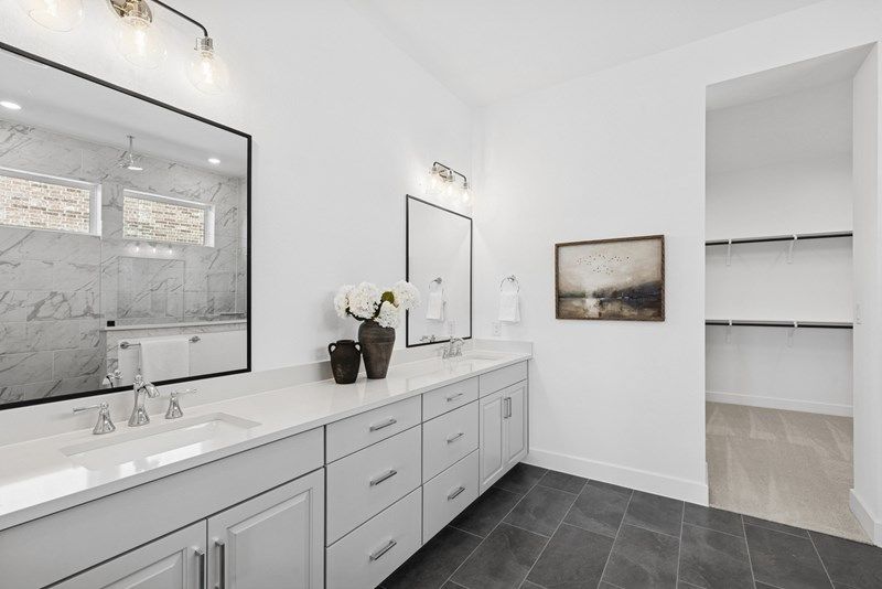 The Nacogdoches - Owner's Bath