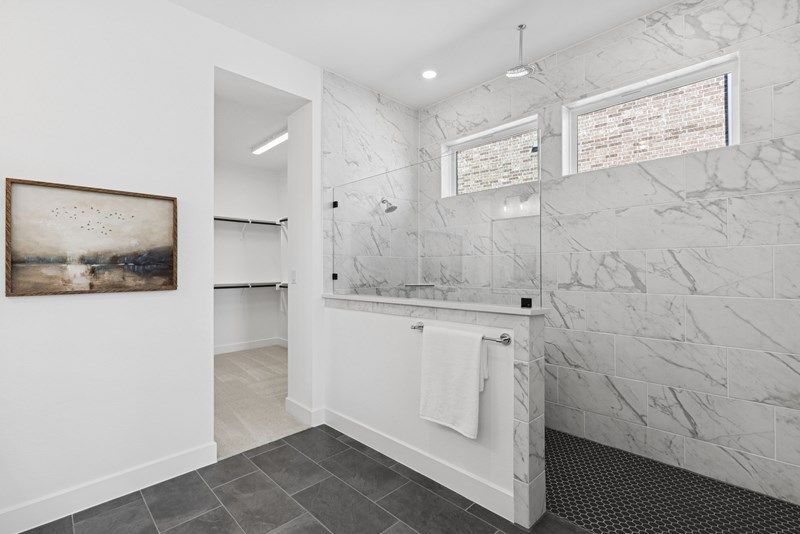 The Nacogdoches - Owner's Bath