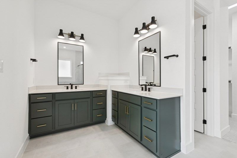 The Tomball - Owner's Bath