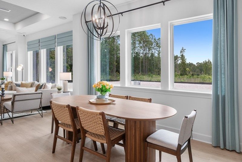 The Hollinger - Dining