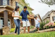 Walden Creek – Summit Signature Collection por David Weekley Homes en Houston Texas