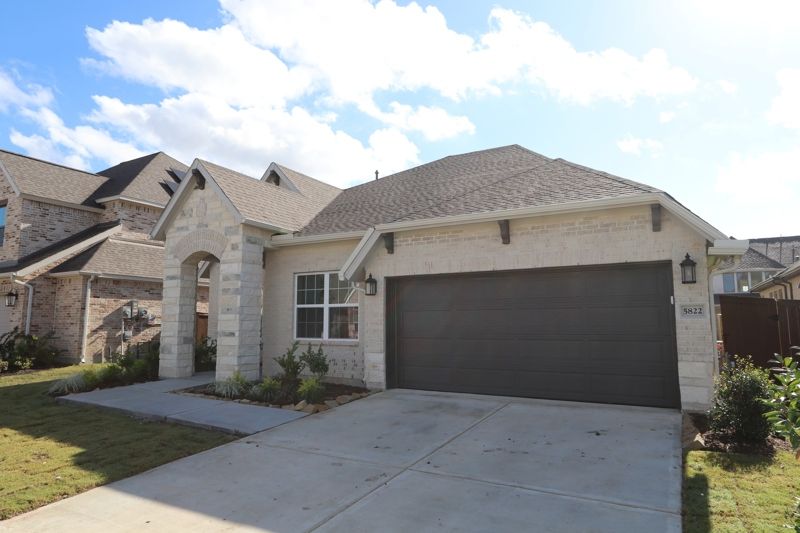 5822 Pink Coral Lane (Hennessey)