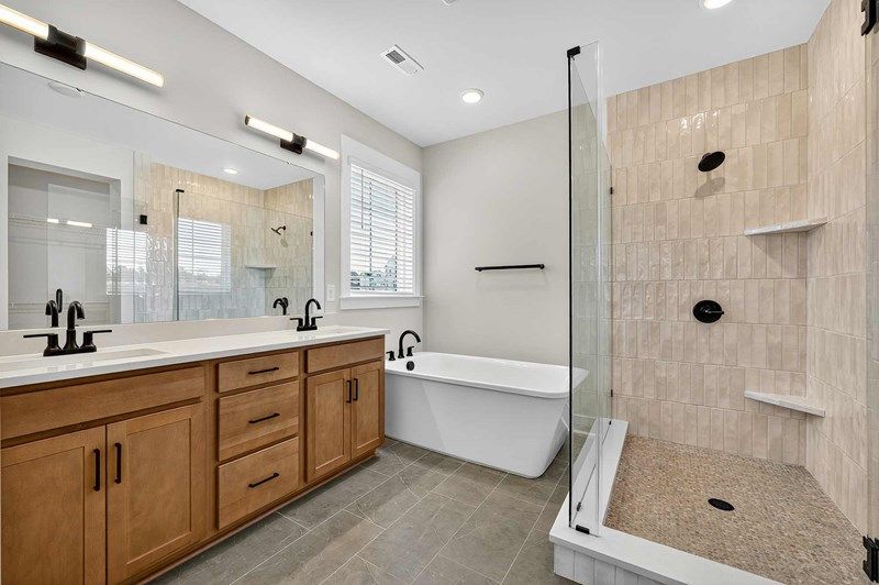 The Savannah - Owner's Bath