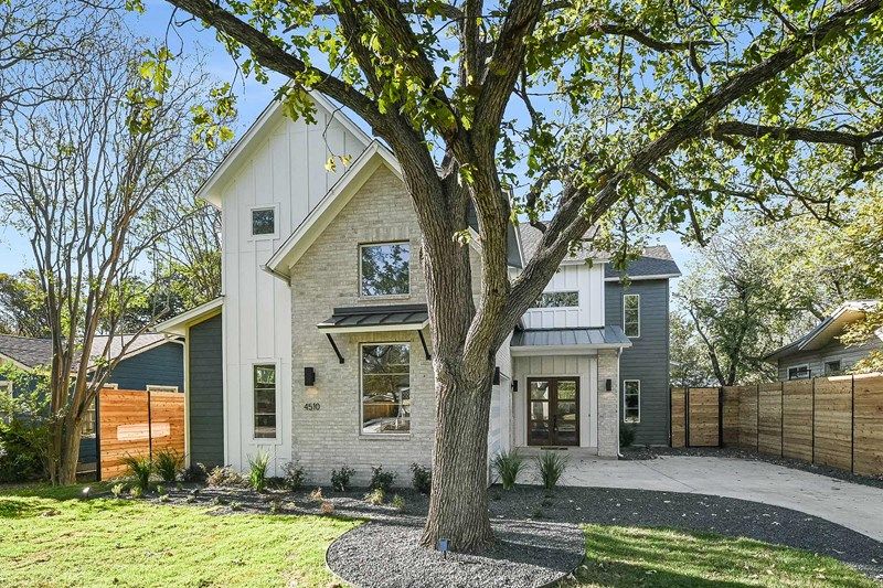 Central Living – Urban Quick Move-in Homes por David Weekley Homes en Austin Texas