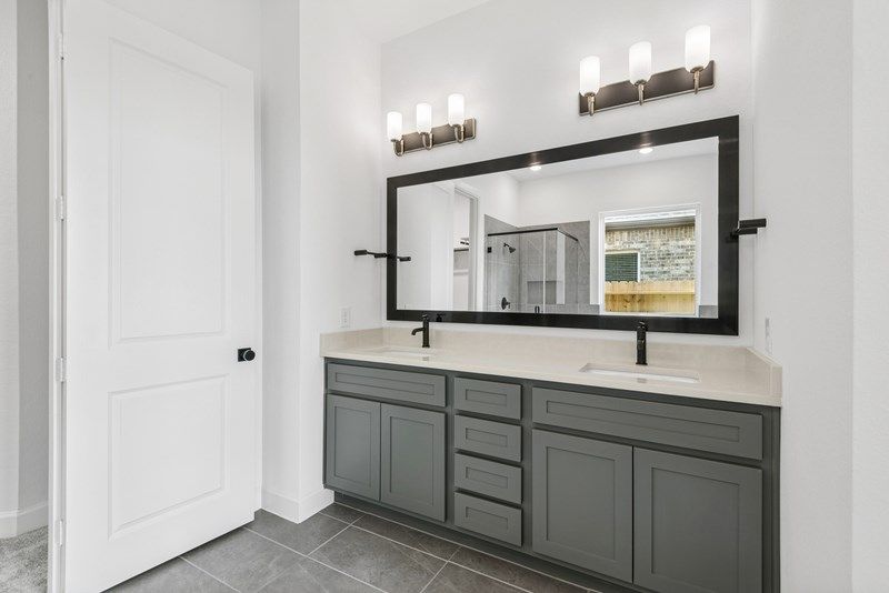 The Carolcrest - Owner's Bath