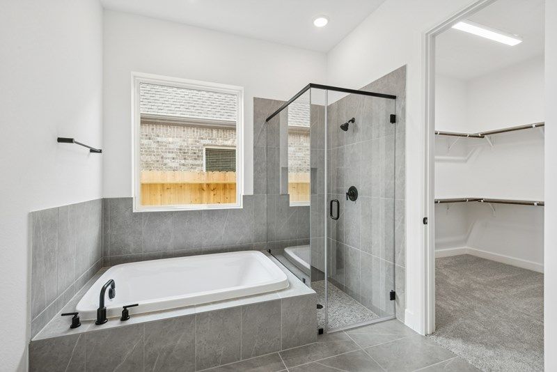 The Carolcrest - Owner's Bath