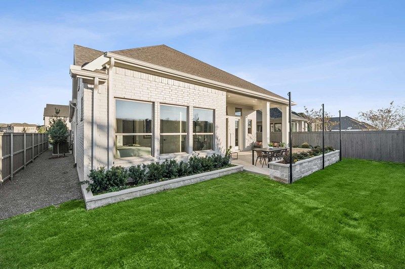 The Rose - Exterior Rear