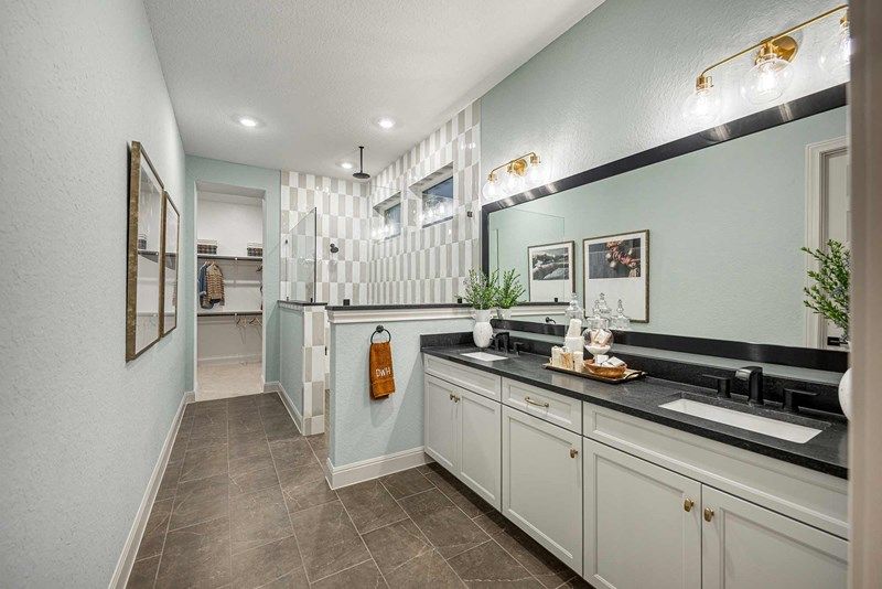 The Jacksboro - Owner's Bath