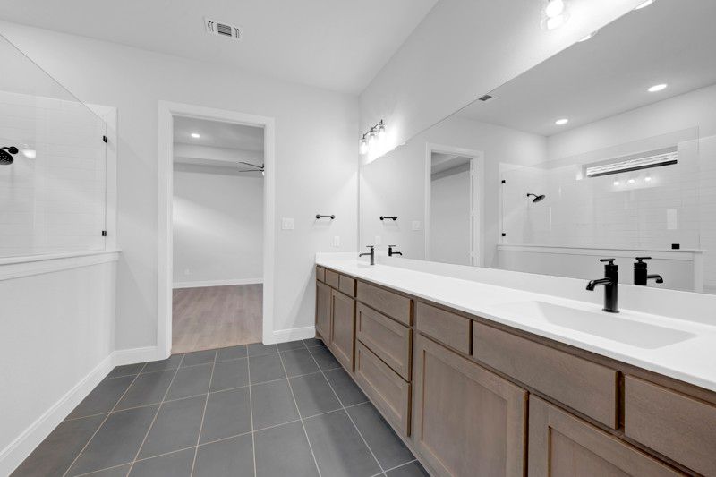 Owner's Bath