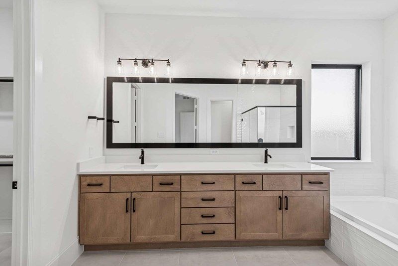 The Blanco - Owner's Bath