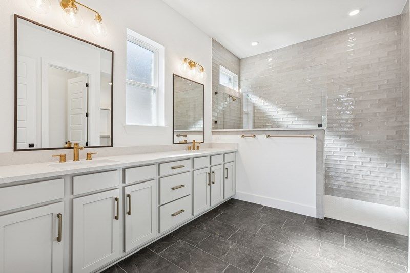 The Flower Mound - Owner's Bath