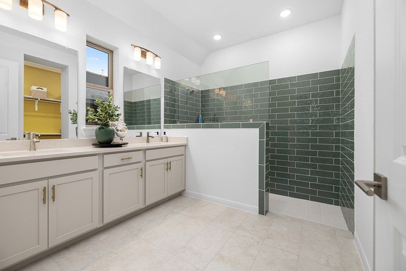 The Gardenia - Owner's Bath