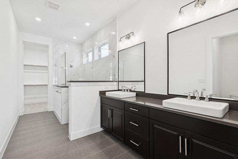 The Jacksboro - Owner's Bath