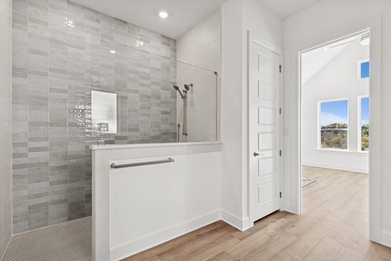 The Rockwall - Owner's Bath