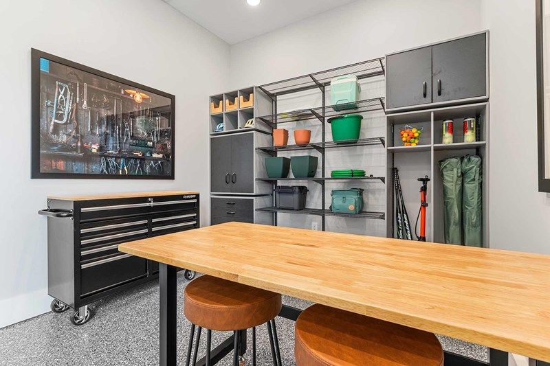 The Anglewood - Garage