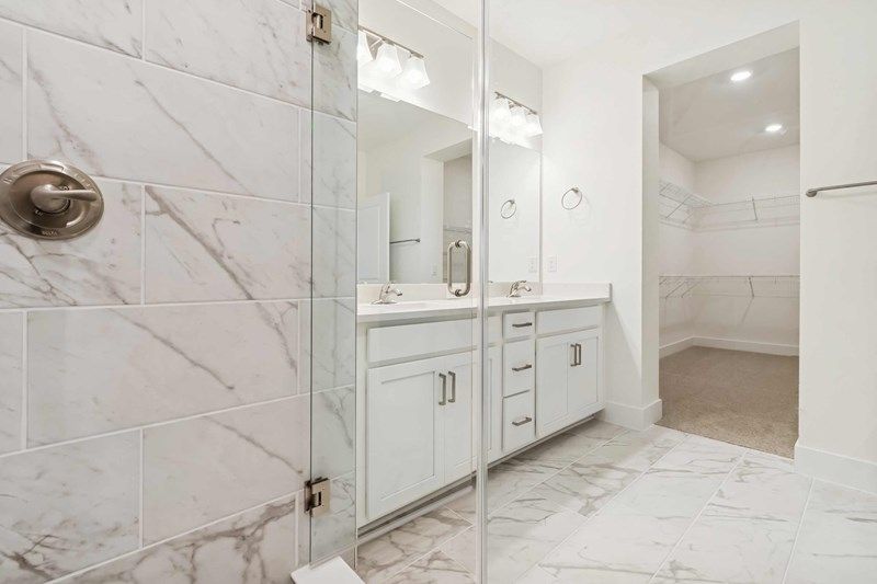 The Magbee II - Owner's Bath