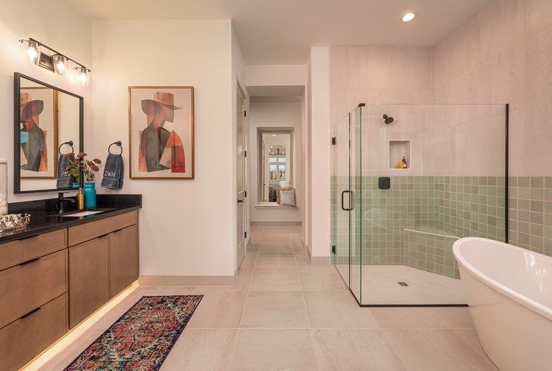 The Waterfall - Owner's Bath