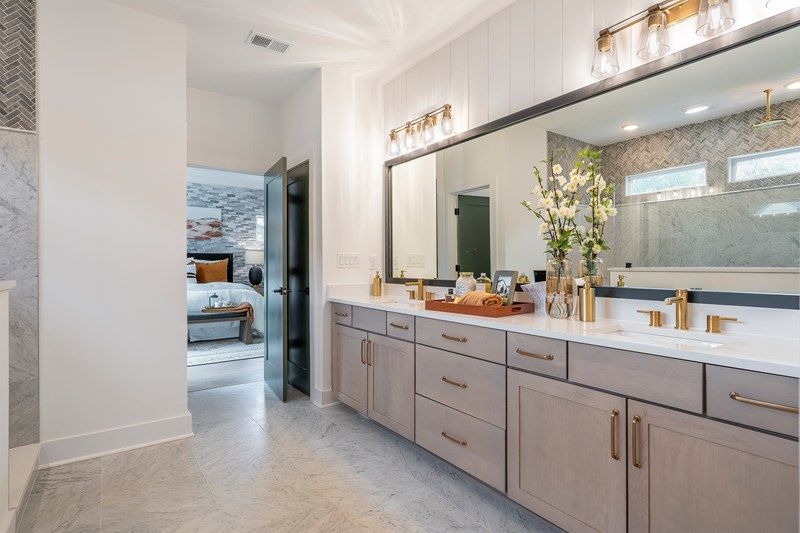 The Cobbstone - Owner's Bath