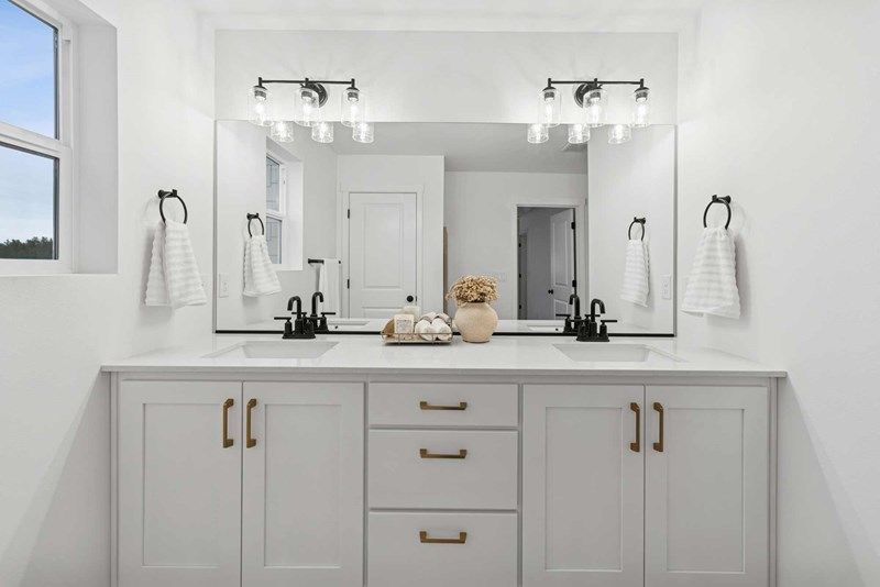 The Abernathy - Owner's Bath