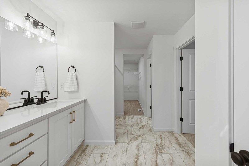 The Abernathy - Owner's Bath