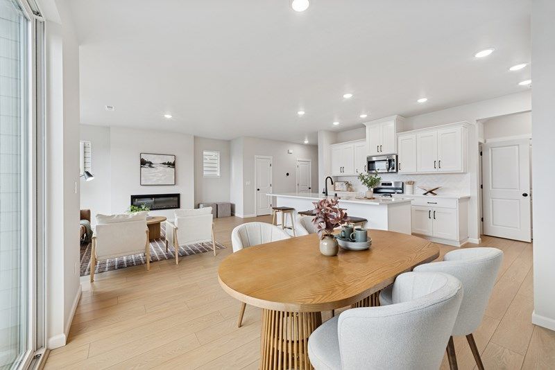 The Bridlemile - Dining