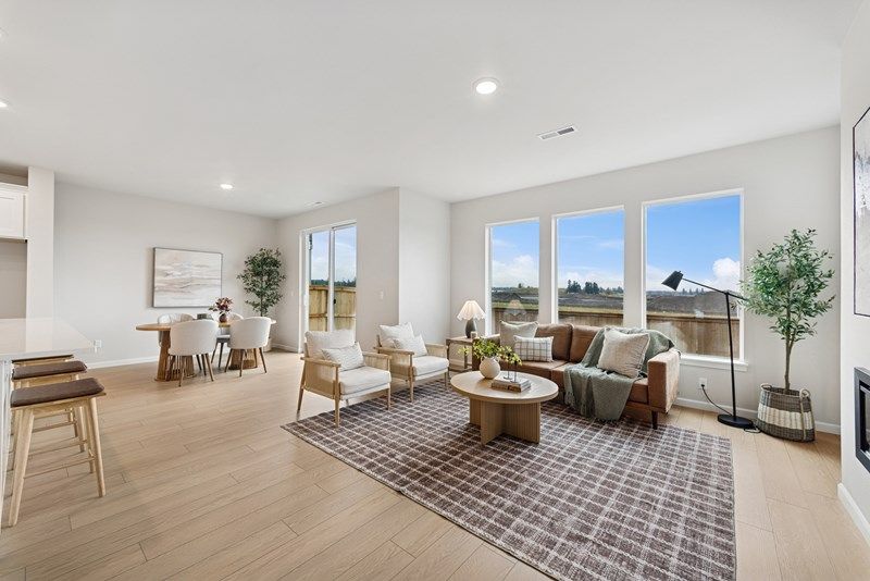 The Bridlemile - Family Room