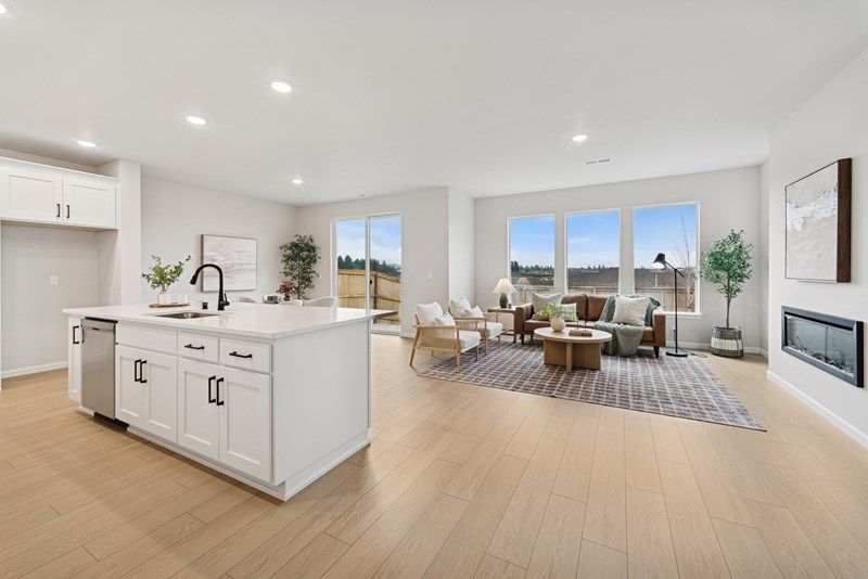 The Bridlemile - Family Room