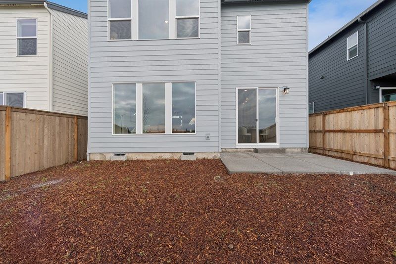 The Bridlemile - Exterior Rear