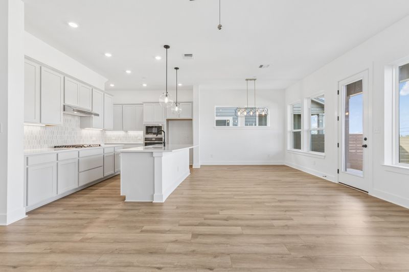 Double Creek Crossing - Quick Move-in Homes - Craftsman por David Weekley Homes en Austin Texas