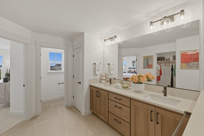 The Sidney II - Owner's Bath