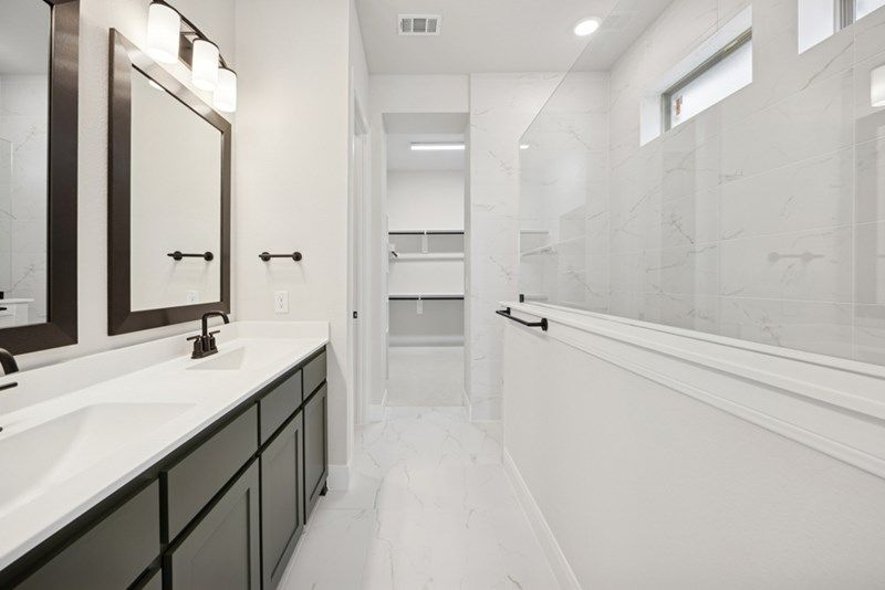 The Flintwood - Owner's Bath