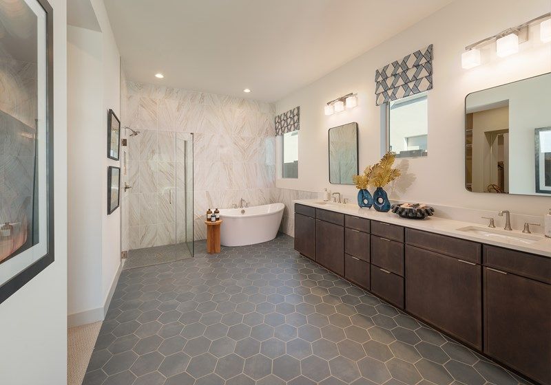 The Pineridge - Owner's Bath